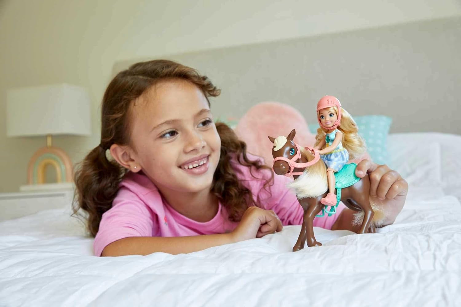 Barbie GHV78 - Herní sada Club Chelsea s panenkou a koněm, cca. 15 cm blondýnka s oblečením a doplňky hračka dárek pro děti 3-7 let