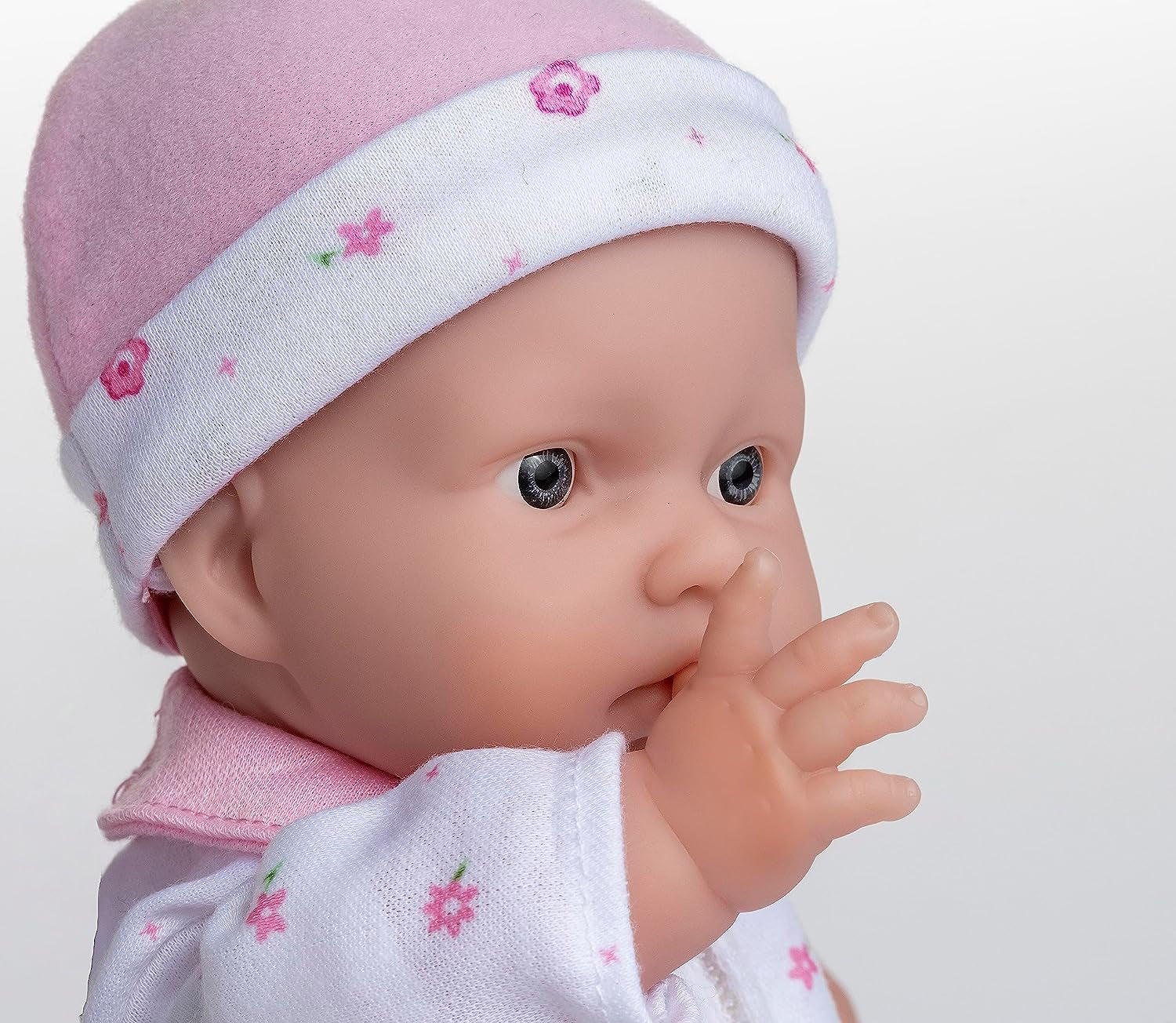 Sada kavkazských panenek JC Toys La Baby - 28 cm měkká omyvatelná panenka, odnímatelný růžový outfit s čepicí, dekou a dudlíkem, pro 12 měsíců a více panenek Naty Shop