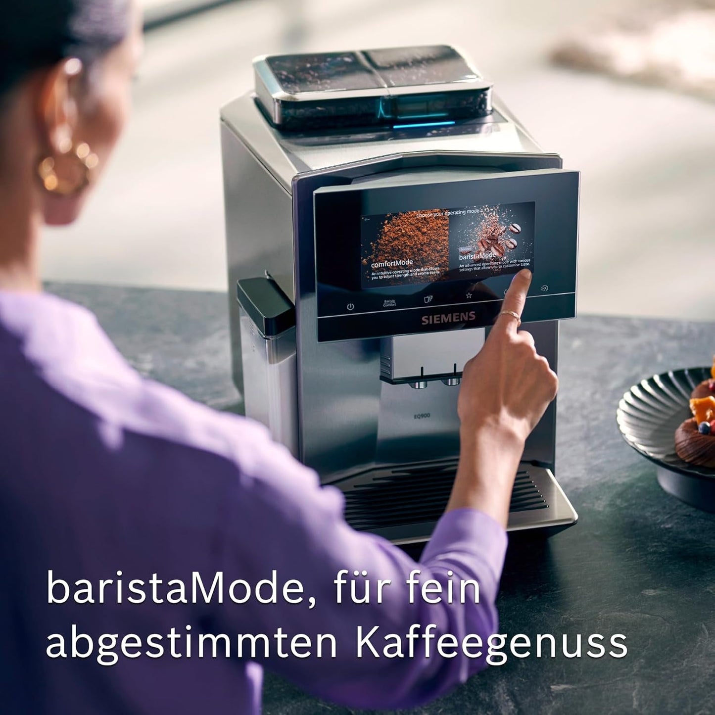Automatický kávovar Siemens EQ900, velký barevný TFT displej, 2 zásobníky na zrnka, 36 teplých a studených nápojů, studená káva, super tichý, funkce dvou šálků, ovládání aplikací, nerezová ocel, TQ907D03
