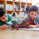 LEGO Creator Sada pirátské lodi 3 v 1, Hračka se 3 možnostmi sestavení, Postavte si pirátskou hospodu nebo Ostrov pirátů lebek, obsahuje 3 dobrodružné minifigurky na hraní rolí 31109 Stavebnice Besuche den LEGO-Store