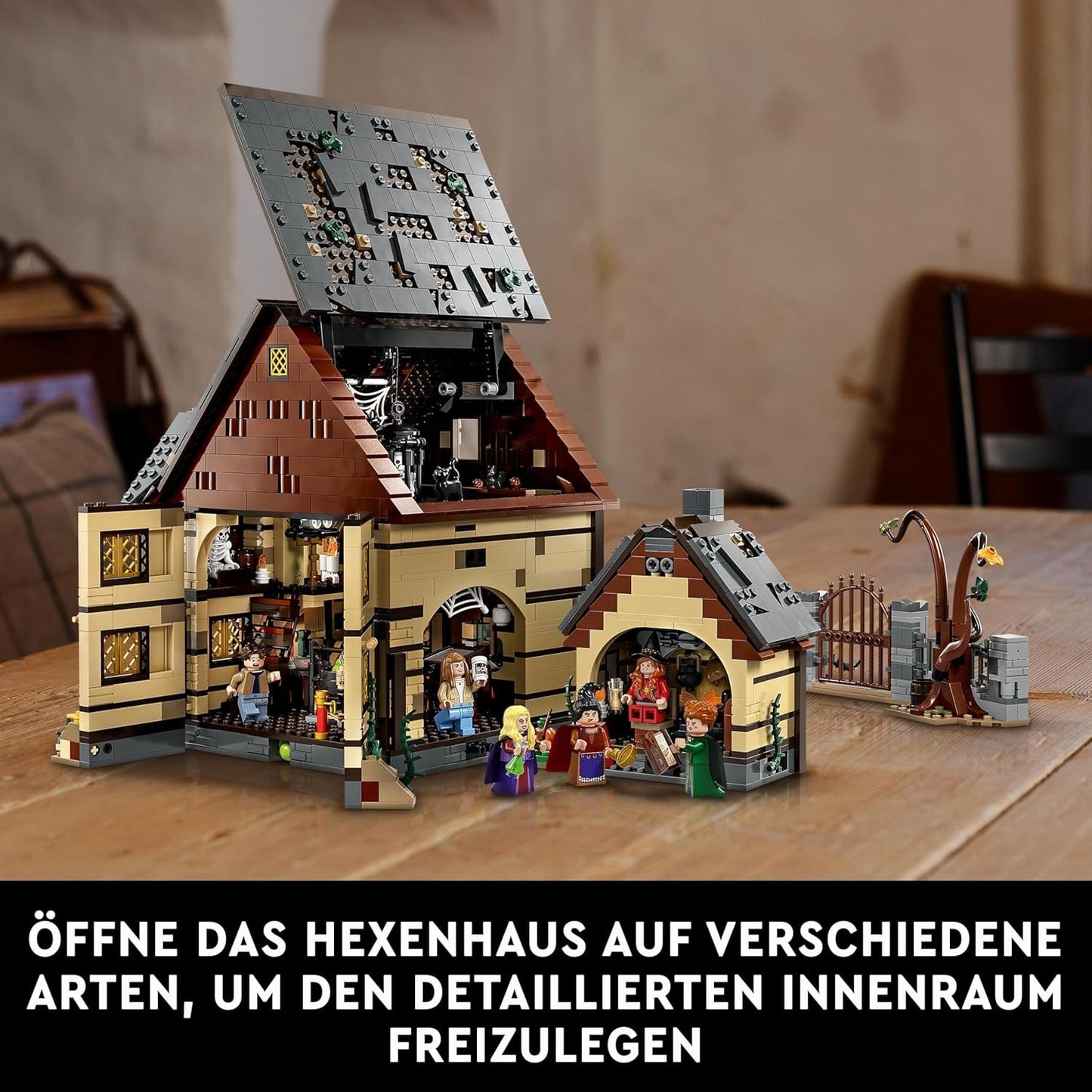LEGO Ideas Hocus Pocus: Sada Sandersonových sester Čarodějnický dům, sbírka pro dospělé s domečkem, 6 minifigurek a doplňků, žena a muž 21341 Stavebnice Besuche den LEGO-Store