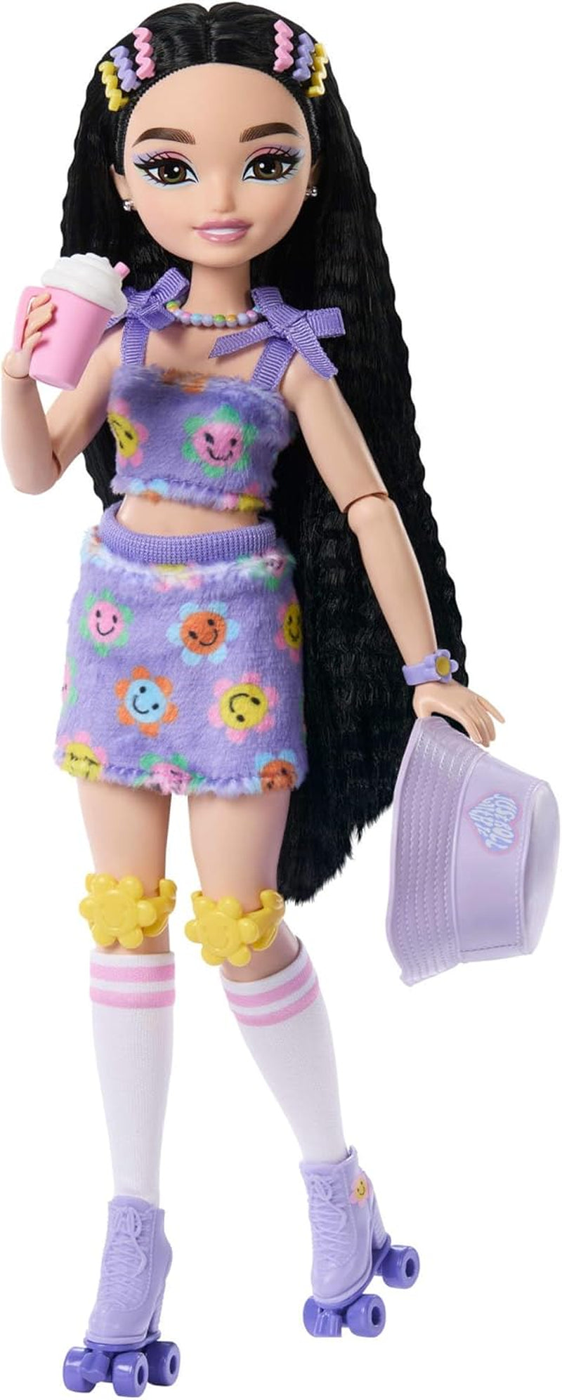 Panenka Barbie Dream Besties a doplňky, módní panenka Barbie Renee s bruslením na kolečkových bruslích a černými vlasy, 12 tématických doplňků s videi a jídlem, JFX99