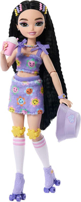 Panenka Barbie Dream Besties a doplňky, módní panenka Barbie Renee s bruslením na kolečkových bruslích a černými vlasy, 12 tématických doplňků s videi a jídlem, JFX99