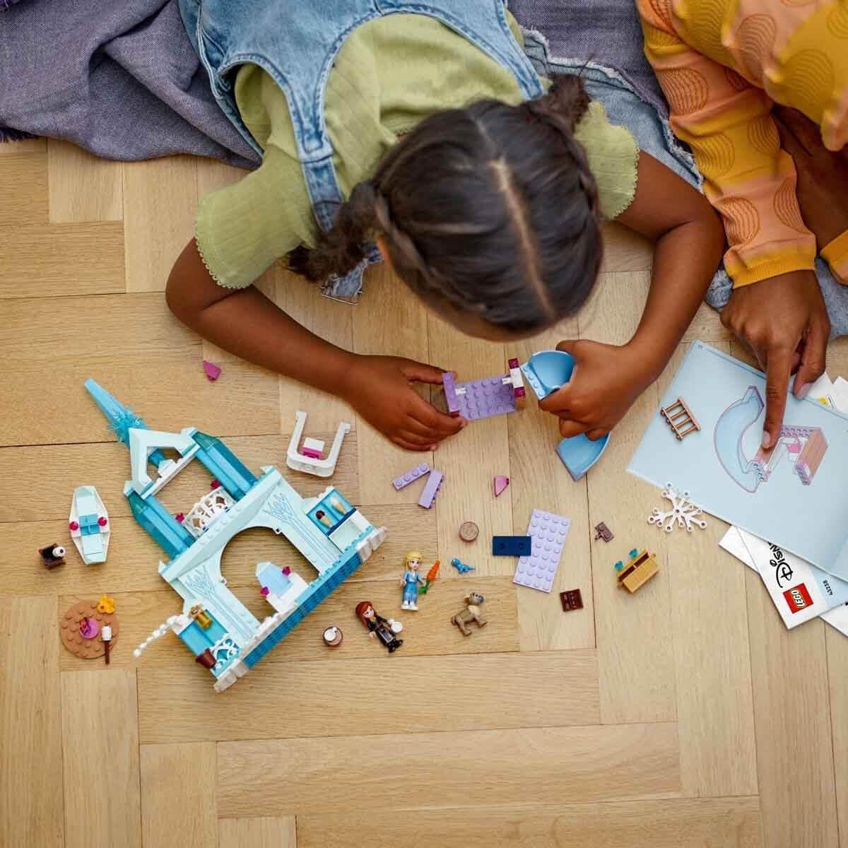 LEGO Disney Frozen Elsin ledový palác, hrad ledové královny, princezna ELSA a hračka pro panenku Annu, navíc 2 figurky zvířat, skvělý dárek pro 4leté dívky a chlapce 43238 Stavebnice Besuche den LEGO-Store