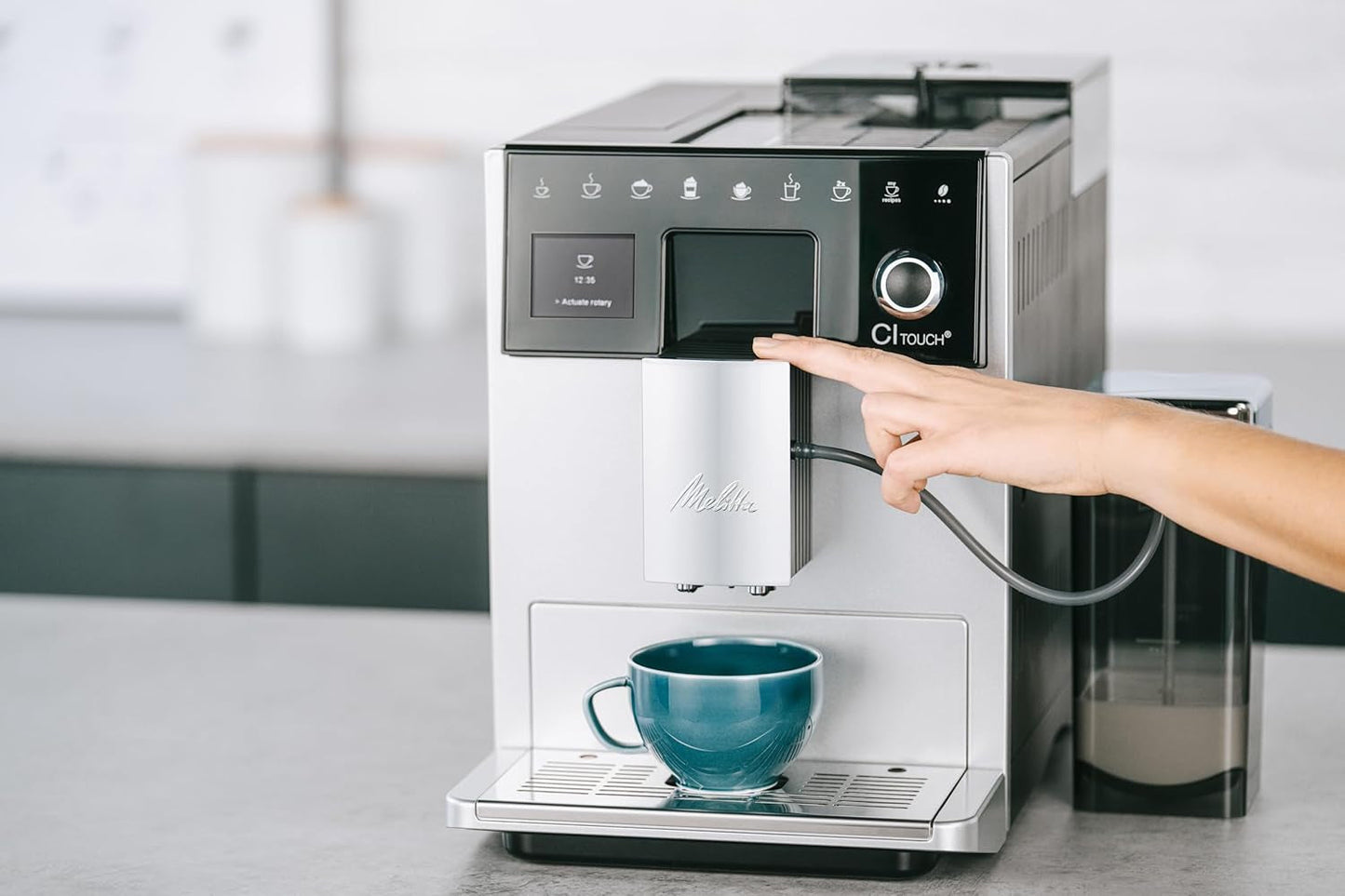 Melitta CI Touch - Plně automatický espresso kávovar s mléčným systémem, espresso kávovar s integrovaným mlýnkem na kávu a napěňovačem mléka, kupř. na espresso nebo cappuccino, stříbrná
