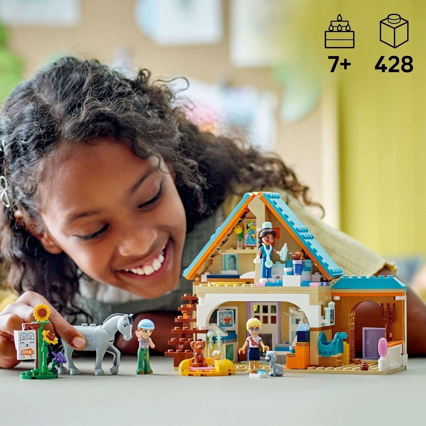 LEGO Friends Veterinární skříňka pro koně a domácí mazlíčky, Stavebnice a herní sada pro nápadité hraní rolí se 3 minifigurkami a 5 figurkami zvířat, Tip na dárek pro dívky 7 let staré 42651 Stavebnice Besuche den LEGO-Store