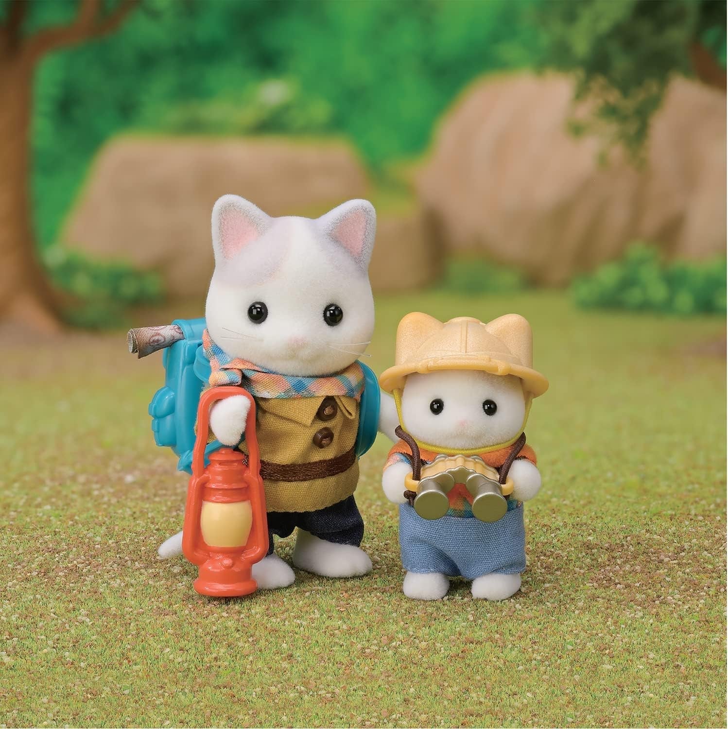 Sylvanian Families - 5763 sada Adventure Explorer se dvěma figurkami, mléčným kotětem otce a miminka, figurkou zvířete, detailní hračkou pro děti od 3 let