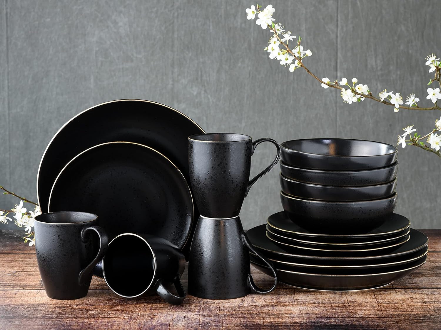 CreaTable, 22699, Industrial Gold BLACK Series, 16dílná sada nádobí pro 4, Porcelánová kombinovaná služba, Vhodné do myčky a mikrovlnné trouby, Kvalitní výroba