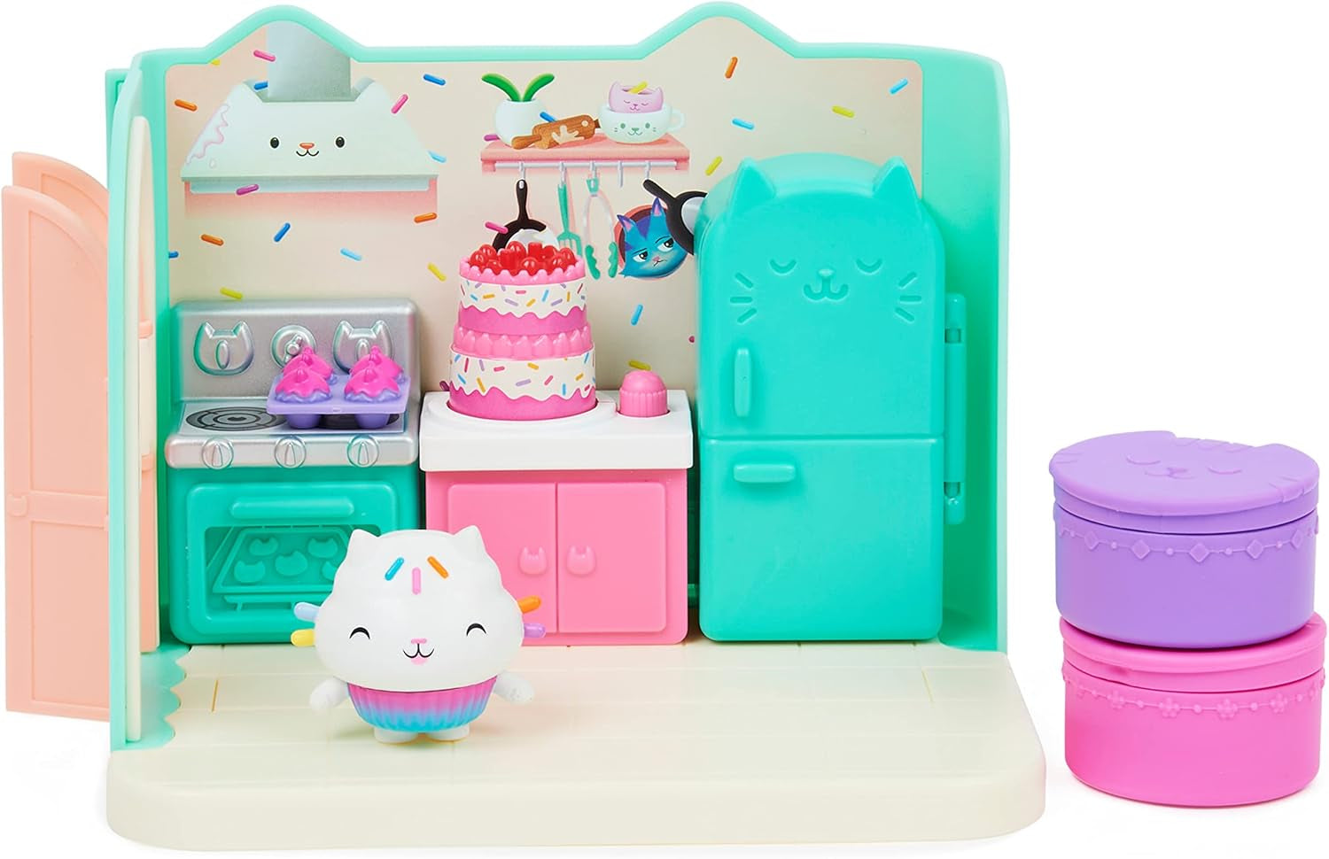 Gabby Dollhouse a Gabby Dollhouse Deluxe Pokoj Sweet Dreams Načechraný kočičí polštář do ložnice Kočka a 3 doplňky 3 kusy nábytku a 2 krabičky s překvapením Vhodné pro děti od 3 let