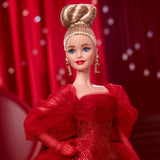 Podpisová panenka Barbie k 80. výročí Mattel sběratelská figurka v zářivě červených tylových šatech s náušnicemi ve tvaru slzy a jemnými rukavicemi Blond vlasy JBJ17