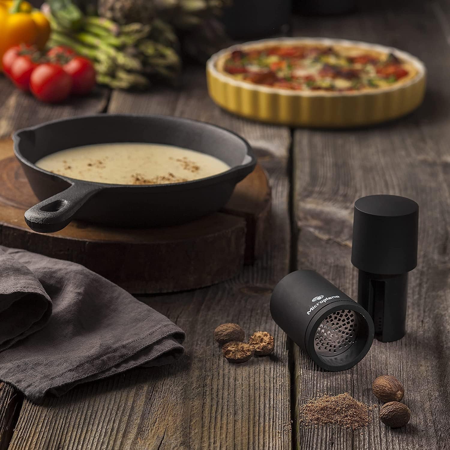 Microplane Mlýnek na koření černý na muškátový oříšek, skořici, fazole tonka, dlouhý pepř a další suché koření Mlýnek a mlýnky Naty Shop