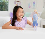 Panenka Mattel Disney Princezna Elsa, panenka Frozen v cestovním oblečení, rozčesatelné blond vlasy, kloubový kloub, odnímatelná sukně a boty, dárky Disney, hračka pro děti od 3 let, HLW48