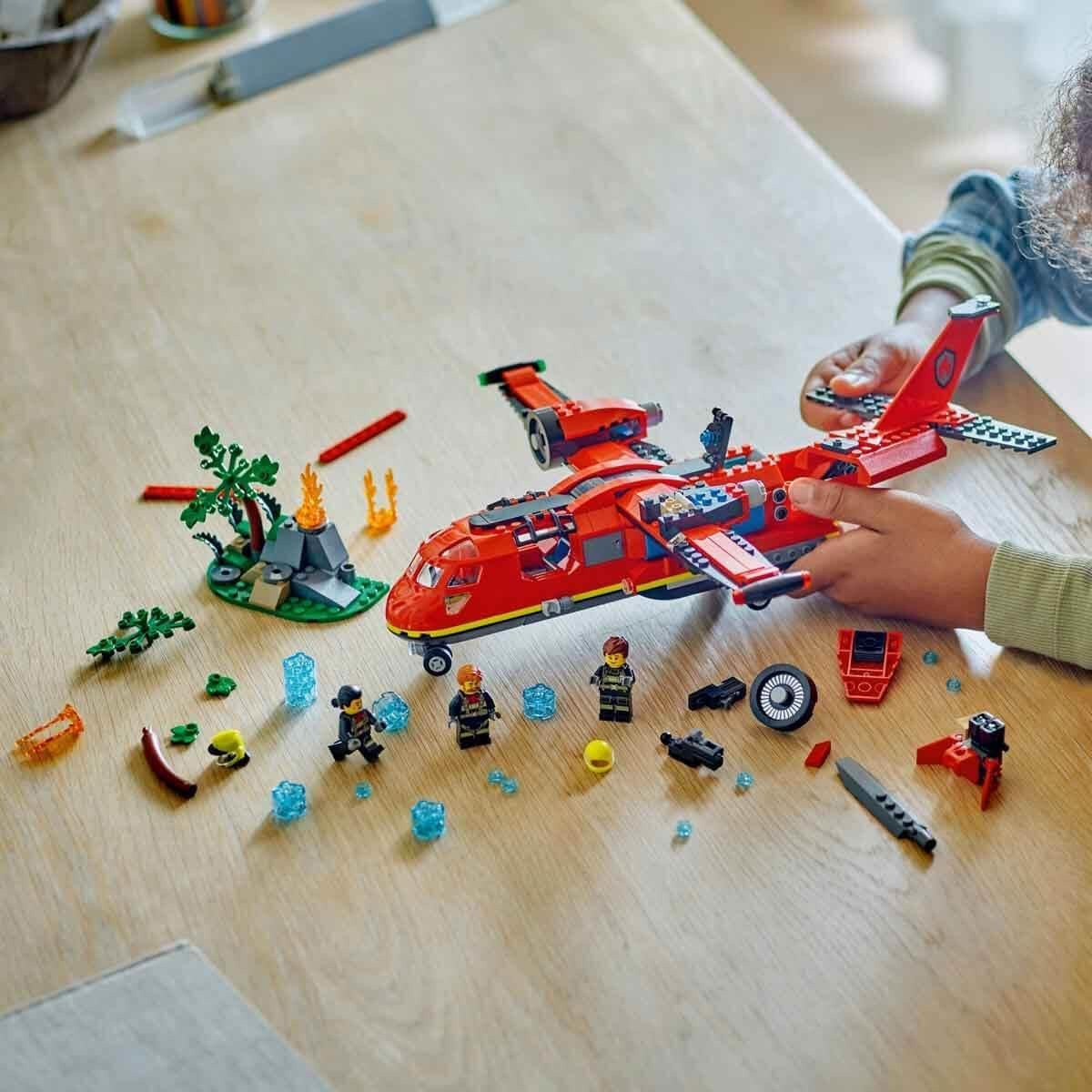LEGO City Hasičské letadlo, dětská hračka sada hasičského letadla, stavebnice se 3 figurkami hasičů a ohnivou dekorací, skvělý tip na dárek pro chlapce a dívky od 6 let 60413 Stavebnice Besuche den LEGO-Store