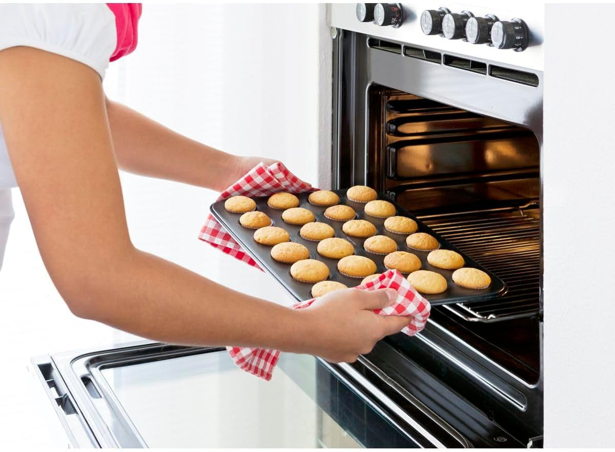 Zenker 6541 Black Metallic 24Er Mini-Muffinform – Antihaftbeschichte Für Perfekte Mini-Muffins, Ø 4,5 cm, ​​Made in Germany Formy a plechy na pečení Naty Shop