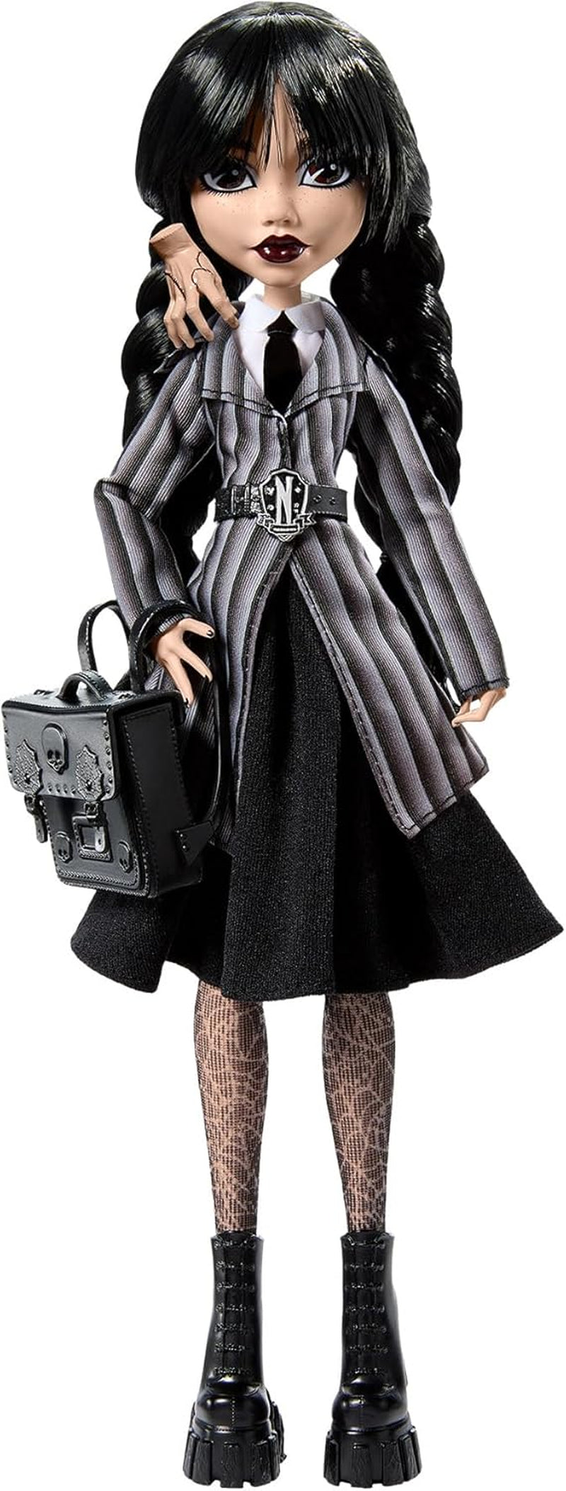 Monster High Wednesday Puppe and Accessoires, Wednesday Addams Sammelfigur in Nevermore Academy Uniform s Eiskaltem Händchen und Rucksack, Puppenständer, HXJ04