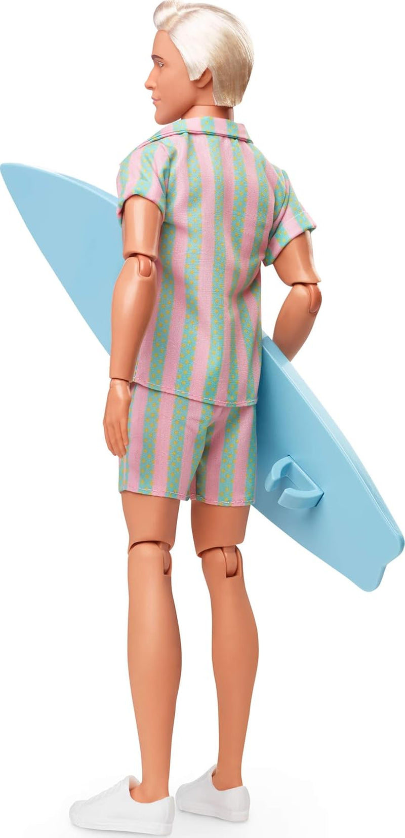Barbie film Ken, panenka Barbie v pastelově růžové a zelené pruhované plážové oblečení, surfovací prkno a bílé tenisky, JBJ54
