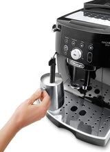De'Longhi Magnifica S Smart ECAM 230.13.B Plně automatický kávovar na espresso s napěňovačem mléka pro cappuccino, espresso, kávu a dlouhou kávu, tlačítka přímé volby a otočný ovladač, funkce 2 šálků, černá