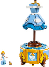 LEGO Ç€ Šaty Disney Princess Popelka, hračka pro kluky a dívky od 9 let - obsahuje ramínko na šaty, mini panenku Popelku a figurku myši - Kreativní sada 43266 Stavebnice Beuche den LEGO-Store