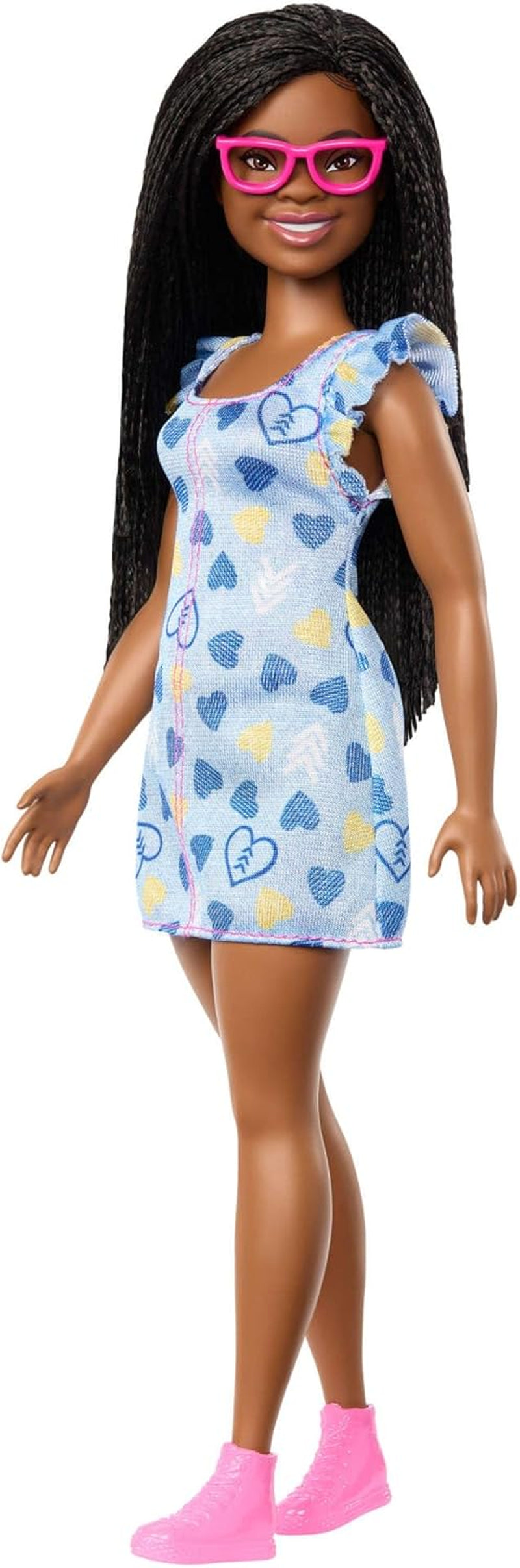 Panenka Barbie Fashionistas č. 229 s Downovým syndromem v šatech se vzorem srdce vyvinuté ve spolupráci s National Down Syndrome Society, HYK14