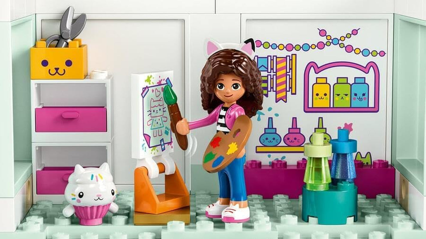 Lego 10788 Sada hraček domeček pro panenky Gabby, 8 pokojů a 4 patra Domeček pro panenky Gabby s figurkami a doplňky Pandi, Surikata, Kuchi, Dárek pro 4leté dívky, chlapce a děti Stavebnice Besuche den LEGO-Store