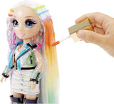 Vlasové studio Rainbow High - Exkluzivní herní sada pro panenku Amaya Raine s dlouhými vlasy pro styling - Obsahuje omyvatelnou křídu na vlasy, kartáč na vlasy, doplňky - Dárek pro děti od 6 let