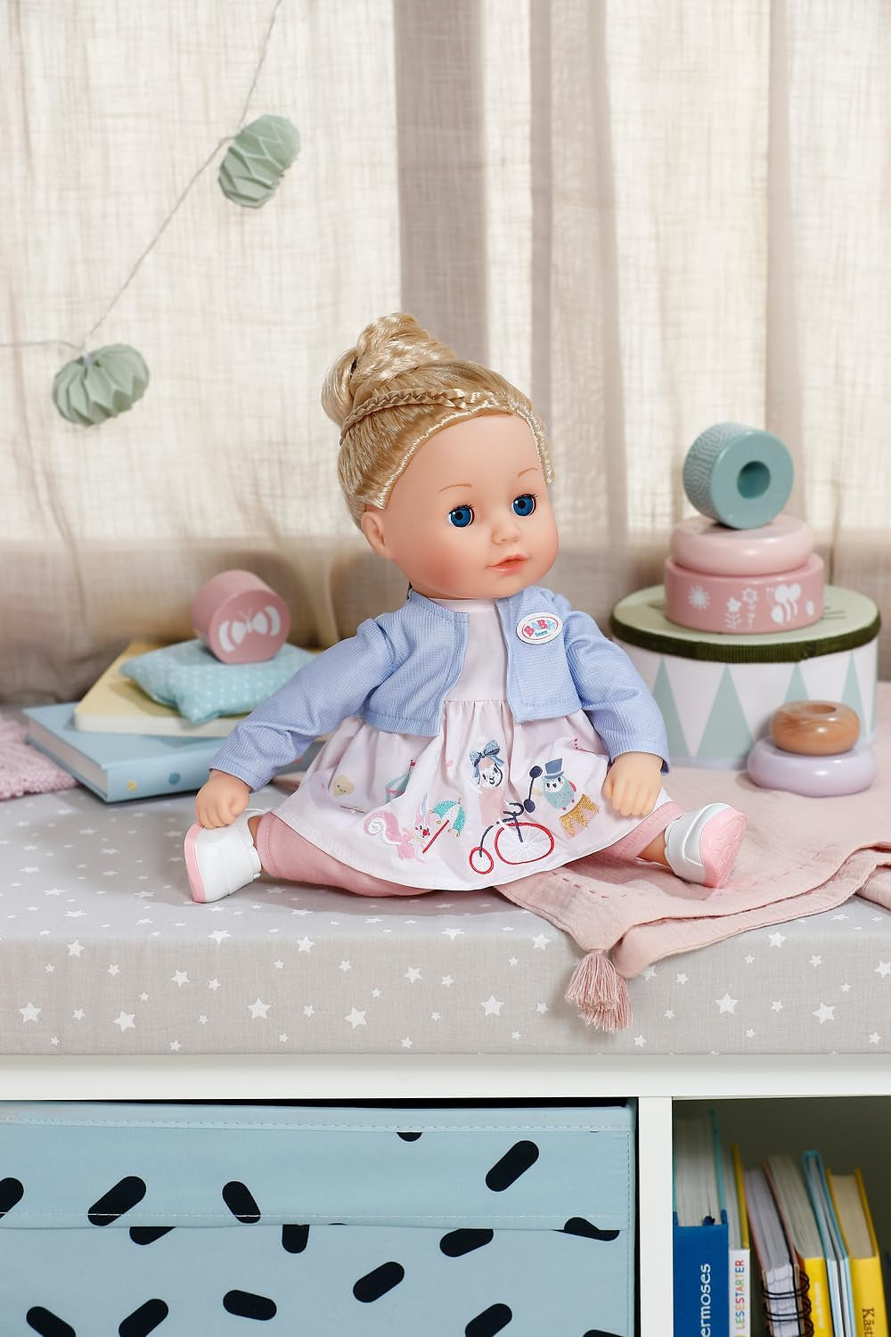 BABY born Sophia Rose - 36 cm měkká panenka - Panenka s kvalitními blond vlásky a ospalýma očima - Vhodné pro děti od 1 roku