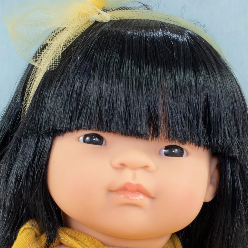 Panenka miniland, 38 cm, Asiatka. Vyrobeno ve Španělsku. Anatomicky správně. Kolekce Můj přítel a já
