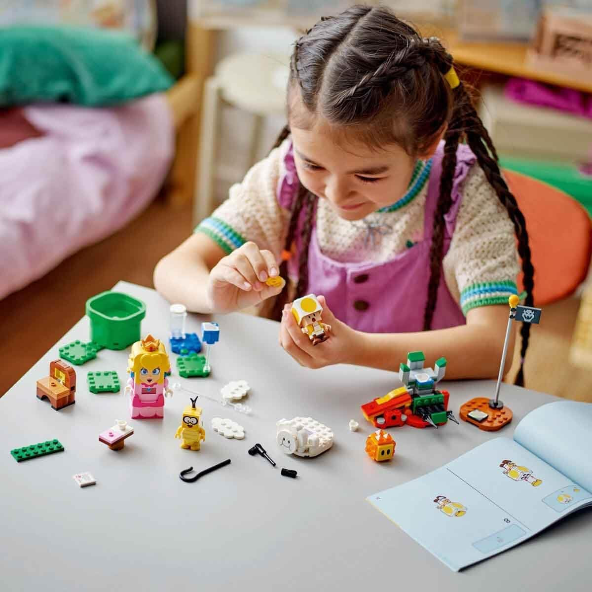 LEGO Super Mario Adventures With Interactive Peach, dětská herní sada s ropuchou žlutou, dárek pro Nintendo pro chlapce, dívky a všechny hráče od 6 let 71441 Stavebnice Besuche den LEGO-Store