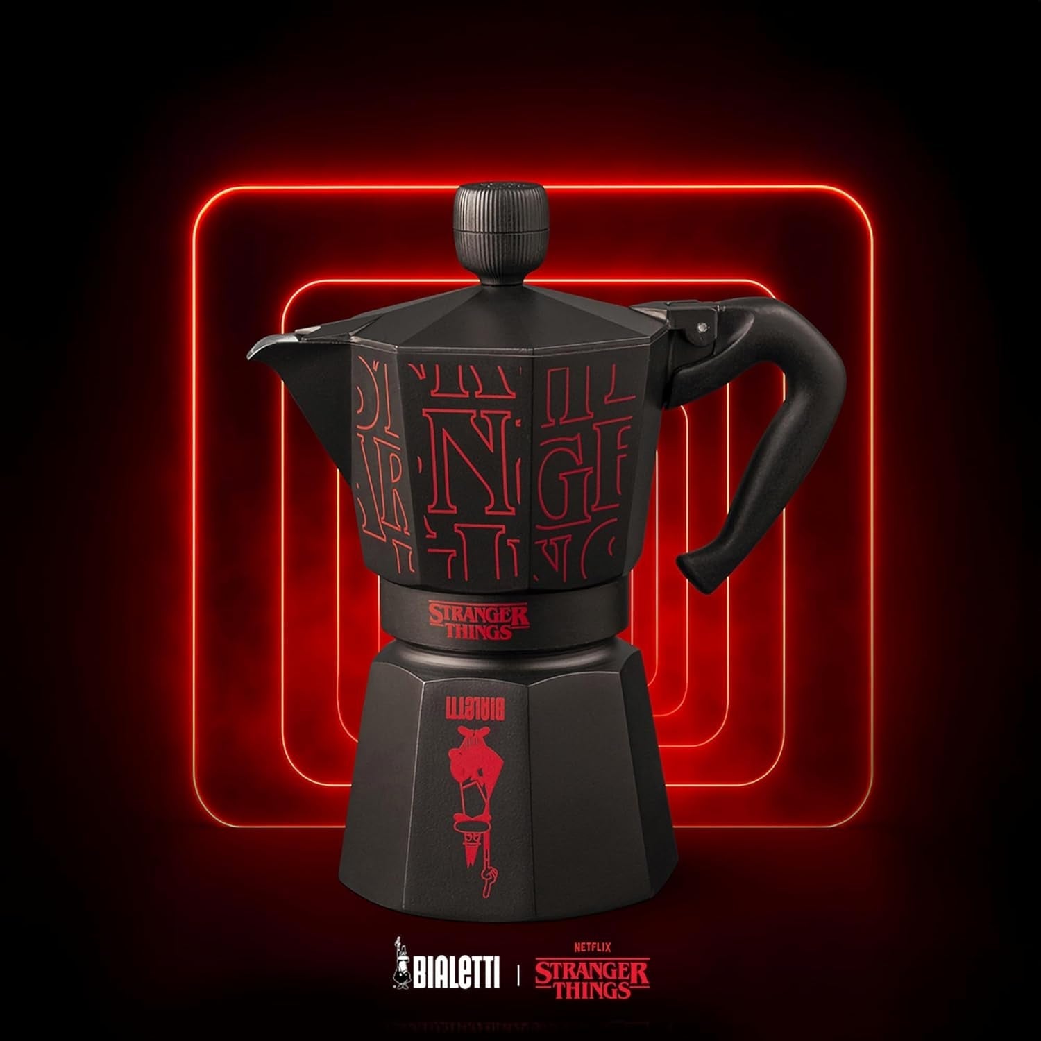 Kávovar Bialetti Moka Express Stranger Things na 6 šálků, hudební tlačítko s funkcí nabíjení USB-C, nevhodné pro indukční varné desky, 6 šálků (270 ml), černá