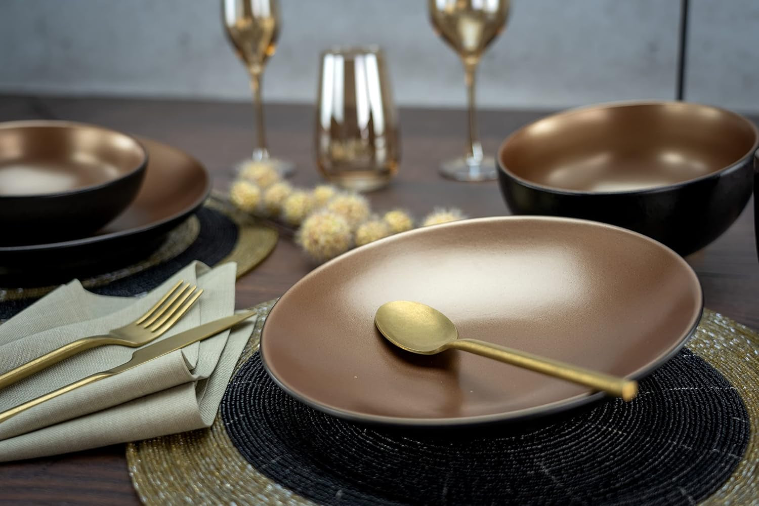 CreaTable, 23598, GLAMOUR Series – zlatá, 16dílná sada nádobí, porcelánová kombinovaná služba, vhodné do myčky a mikrovlnné trouby, kvalitní výroba