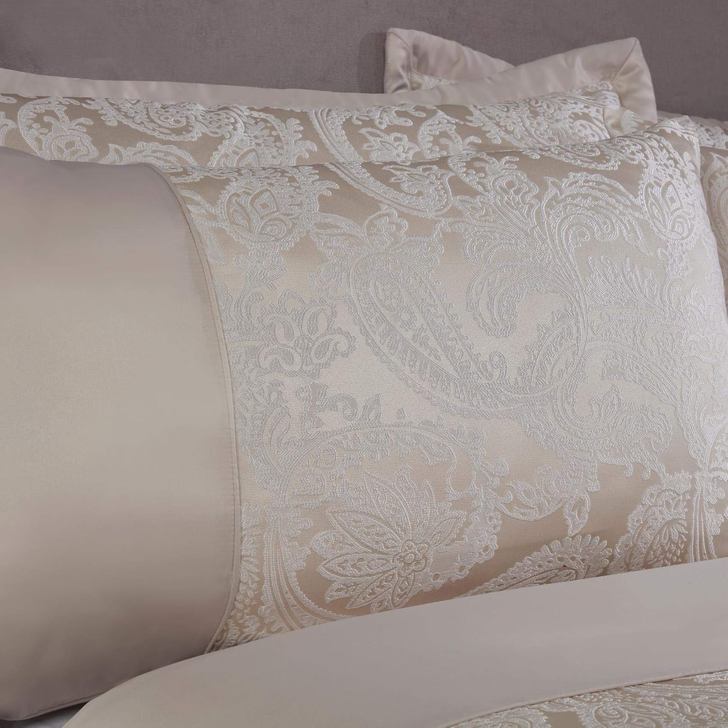 Přikrývka vévodkyně do královské postele, 100% polyester, krémová Emma Barclay Beds and Duvets
