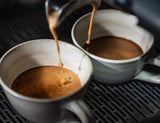 Espresso N°10 od Coffee858 - Silná a kořeněná směs espressa, skládající se ze 70 % zrn Arabica z Brazílie a 30 % Robusty (1000 g)