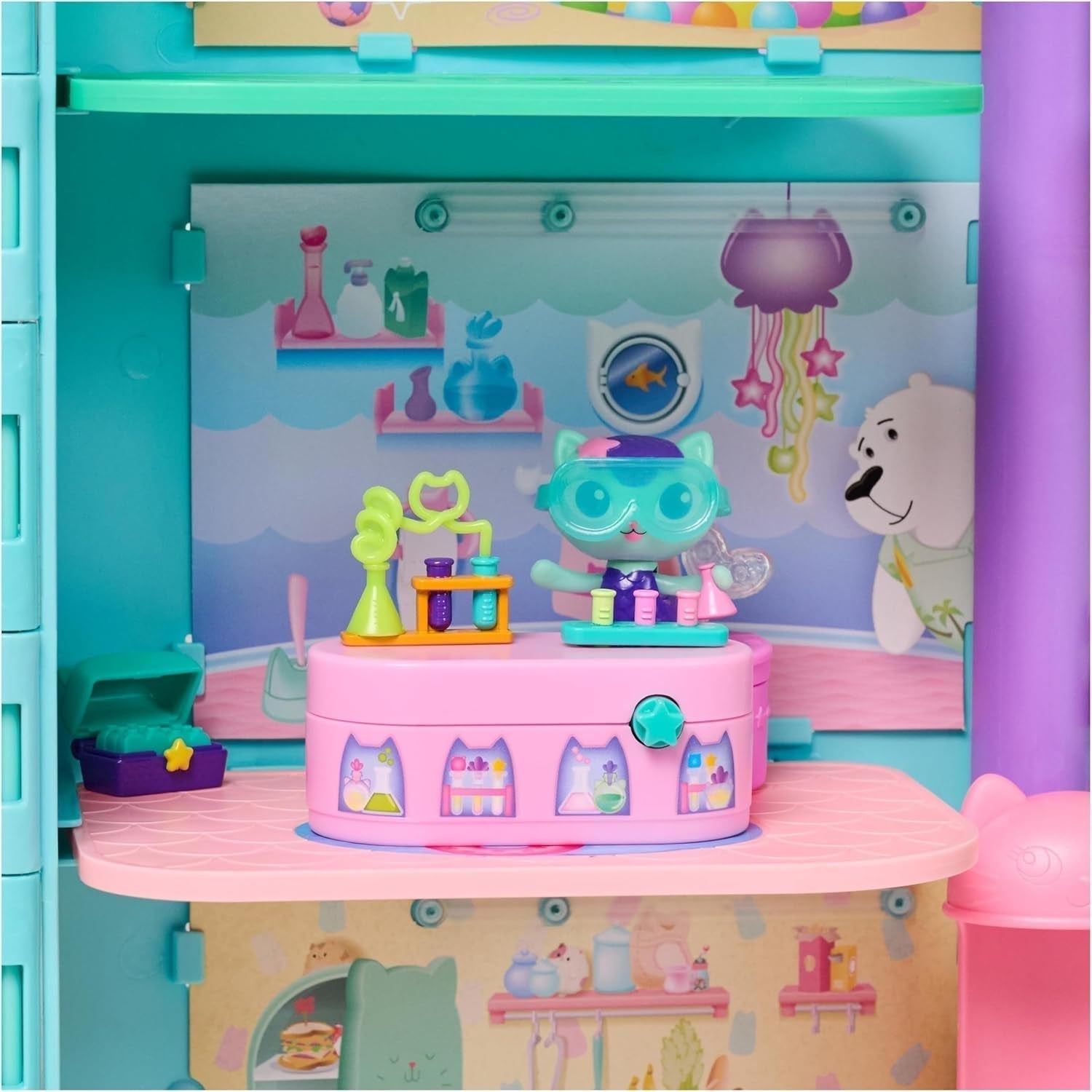 Domeček pro panenky Gabby™S, Bobble Kitty Nábytek Sada surikat Kočičí figurka s nábytkem a doplňky do domečku pro panenky, Domečky pro panenky starší 3 let Naty Shop