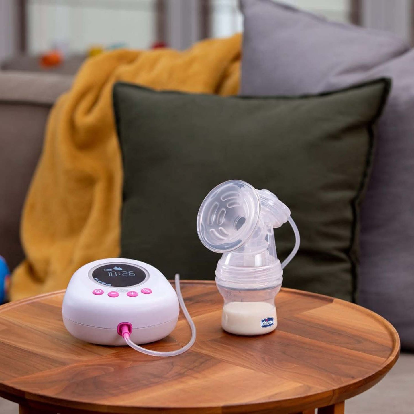 Chicco elektrická odsávačka mléka se stimulační a extrakční fází, 10 úrovní intenzity, pohodlná a rychlá, ergonomický tvar, se šikmým savičkou a těsným uzávěrem, bílá, 150 ml Příslušenství Potraviny a kojení Bebe Naty Shop
