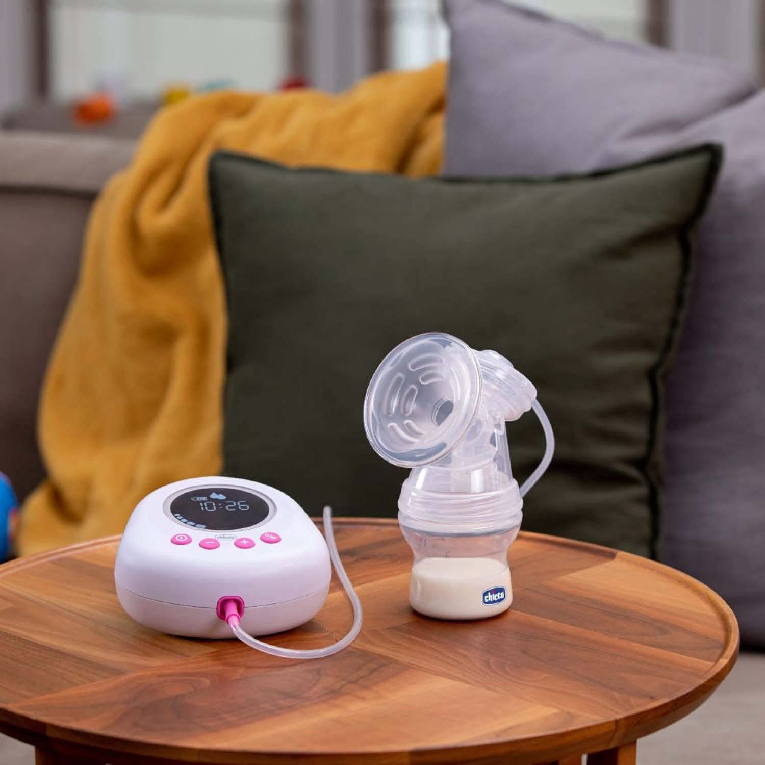 Chicco elektrická odsávačka mléka se stimulační a extrakční fází, 10 úrovní intenzity, pohodlná a rychlá, ergonomický tvar, se šikmým savičkou a těsným uzávěrem, bílá, 150 ml Příslušenství Potraviny a kojení Bebe Naty Shop