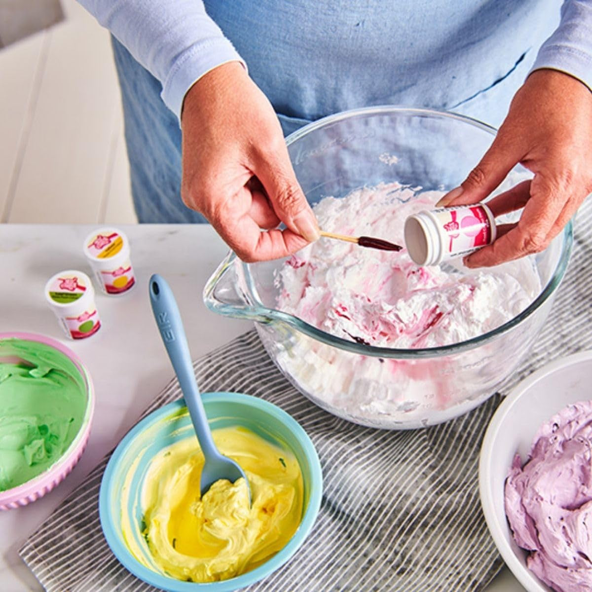 Funcakes Paste Colorants Sada potravinářských barviv, 8 kusů: Koncentrované potravinářské barvivo na těsto, krém, fondán, marcipán, těsto, modelovací pastu a květinovou pastu. halal.