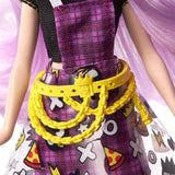 Mattel Hello Kitty GWW98 - Sanrio Badtz-Maru Figur und Jazzlyn Puppe (cca 25,4 cm) s oblečením a doplňky, dlouhý lila Haar a trendy outfit, tolles Geschenk für Kinder ab 3 Jahren