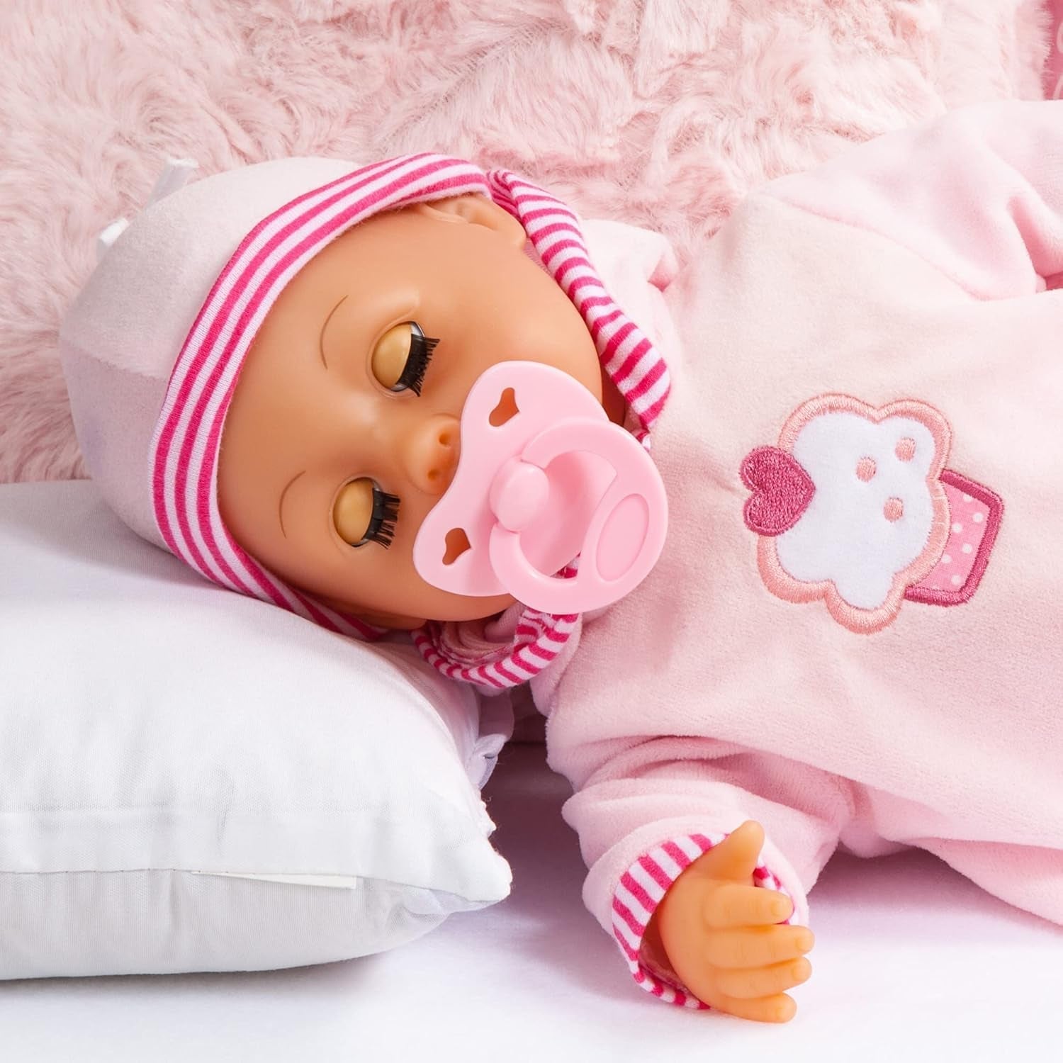 Panenka First Words s ospalýma očima, mluví 24 dětskými zvuky, s panenkou a lahvičkou, 38 cm, růžové/pruhy Naty Shop Dolls