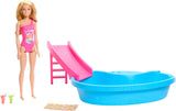 Panenka Barbie a doplňky - bazén se skluzavkou a doplňky pro hodiny zábavy na slunci, růžové plavky s tropickým designem, pro děti od 3 let, HRJ74 Naty Shop Dollhouses Výchozí název