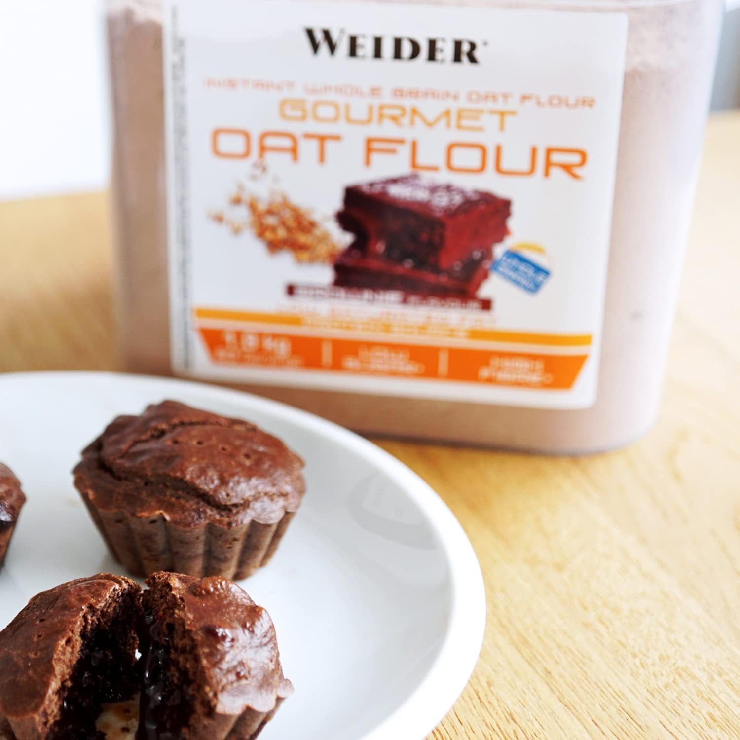 Weider Gourmet Oatmeal (1,9 kg) s příchutí brownie. Celozrnné ovesné vločky. Zdroj bílkovin s nízkým obsahem cukru.