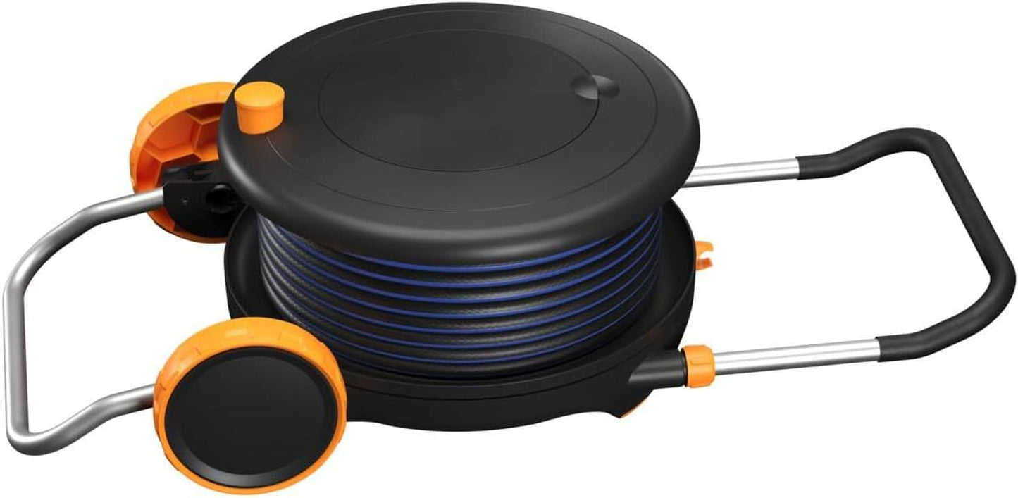 Vodní kolo Fiskars Comfort L s kolečky, zavlažovací sada all inclusive, celkový dosah 31,5 m, automatické navíjení, univerzální zahradní hadice (Ø 13 mm), univerzální připojení na kohoutek, 1071670