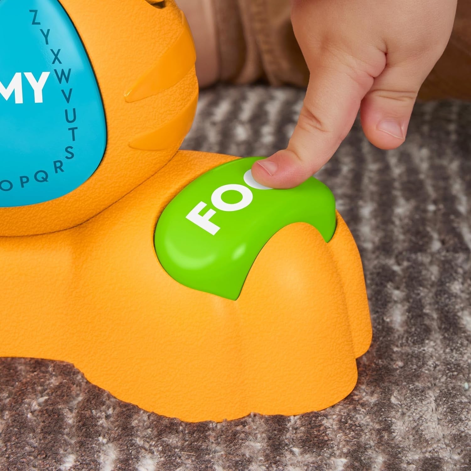 Fisher-Price vzdělávací hračka pro miminka a batolata, Beat Bande Učící se a tančící Tiger Justin se zvuky a světly pro miminka od 9 měsíců, italská verze, HYL04 Hračky pro miminka Naty Shop
