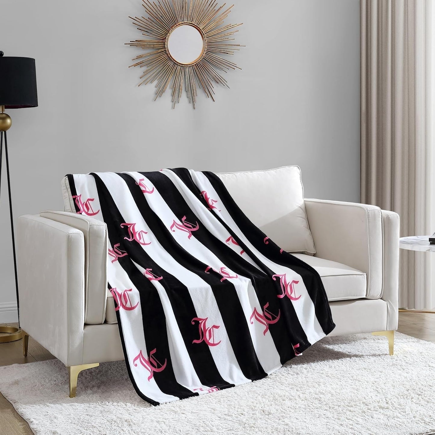 Juicy Couture Cabana plyšová deka, 127,7 X 178,8 cm, luxusní plyšová deka z mikrovlákna pro maximální pohodlí a útulné teplo Juicy Couture Postele a deky černá 50"X70"