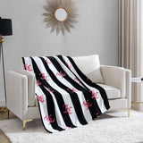 Juicy Couture Cabana plyšová deka, 127,7 X 178,8 cm, luxusní plyšová deka z mikrovlákna pro maximální pohodlí a útulné teplo Juicy Couture Postele a deky černá 50"X70"