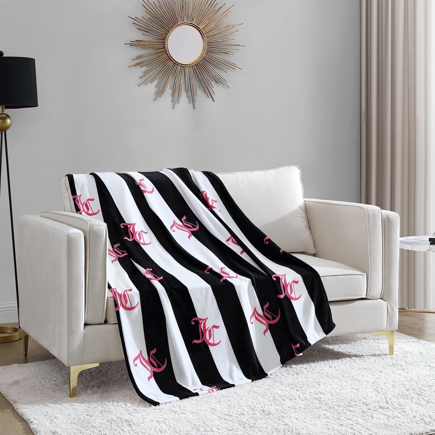 Juicy Couture Cabana plyšová deka, 127,7 X 178,8 cm, luxusní plyšová deka z mikrovlákna pro maximální pohodlí a útulné teplo Juicy Couture Postele a deky černá 50"X70"