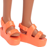 Panenka Barbie Fashionistas č. 233 s černými vlasy, oranžové kostkované midi šaty s růžovými květy, náhrdelník a sandály, HYT91