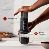 Originální kávovar a espresso AeroPress, přenosný baristický kávovar s komorou, plunžrem a filtry, kávovar Rapid a espresso