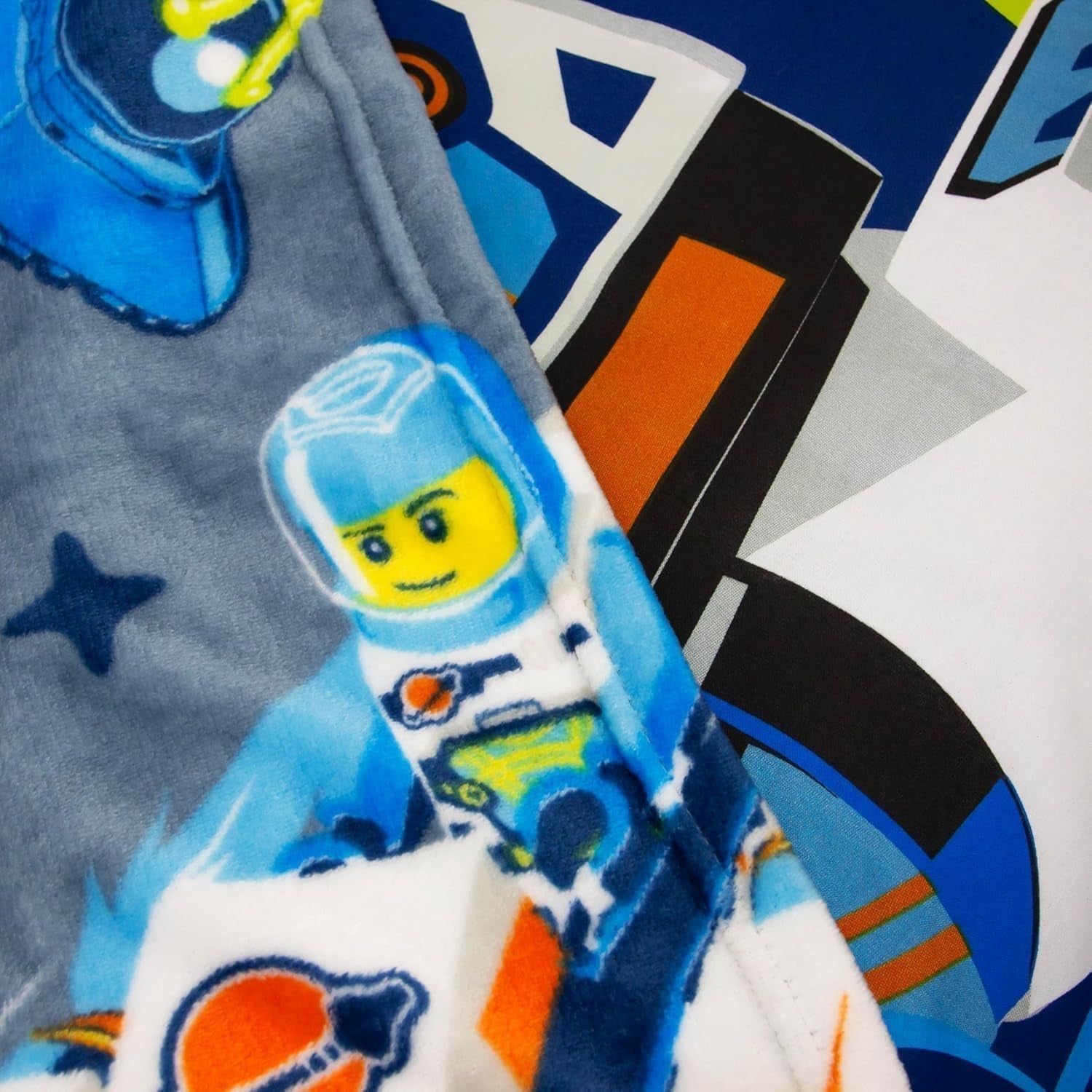 Character World Official Lego® City Fleece deka, super měkká, teplá modrá, design Cityspace, ideální pro ložnice, kempování a spaní, postele a přikrývky 100 x 150 cm Besuche den Character World-Store