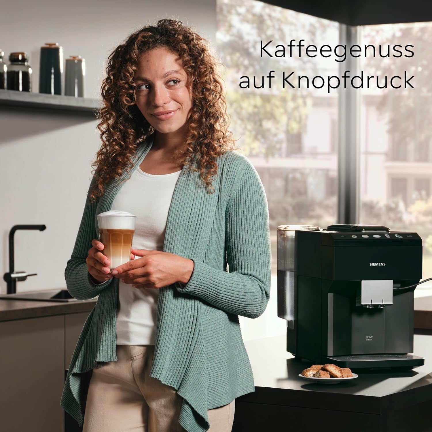 Siemens EQ500 klasický automatický espresso kávovar, TFT barevný displej, 5 druhů kávy a mléka, funkce dvojitého šálku, snadné čištění, vyjímatelná spařovací jednotka, s hadicí na mléko, černá, TP511E19