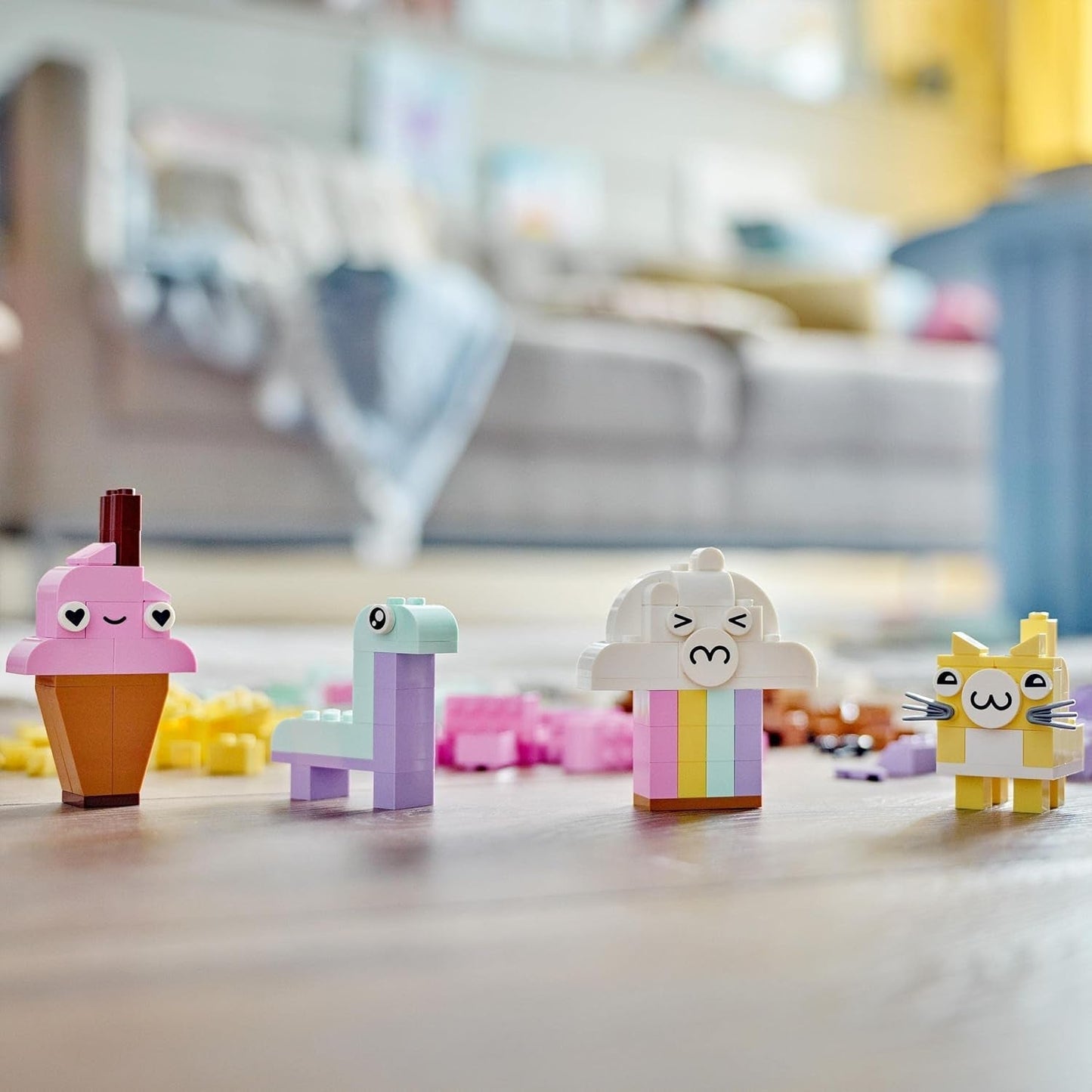 LEGO 11028 Classic Pastelová kreativní stavebnice Kostka, Stavebnice pro dívky a chlapce od 5 let s modely; zmrzlina, dinosaurus, kočka a další Stavebnice Besuche den LEGO-Store